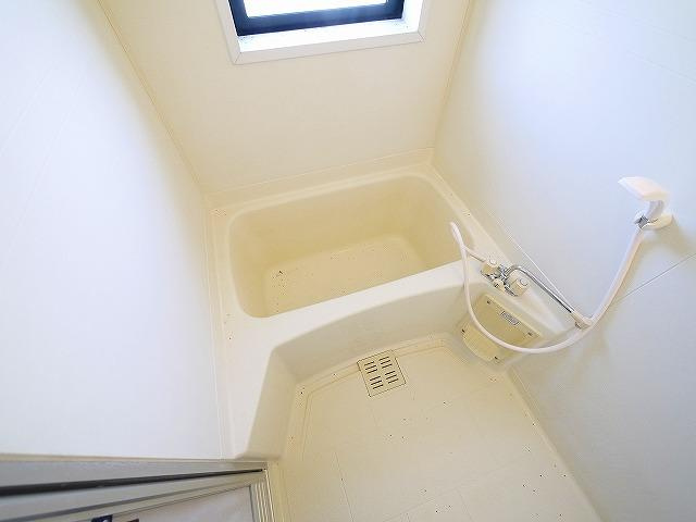 ルミエール二階堂の浴室|窓があるので湿気がこもりません