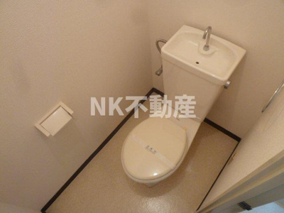 【トイレ】 | サーティ西尾（八戸ノ里賃貸） | 清潔感のあるトイレです