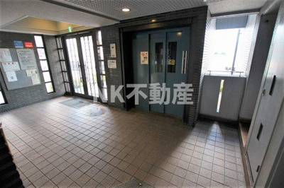 【ロビー】 | サーティ西尾（八戸ノ里賃貸） | 建物の内部です