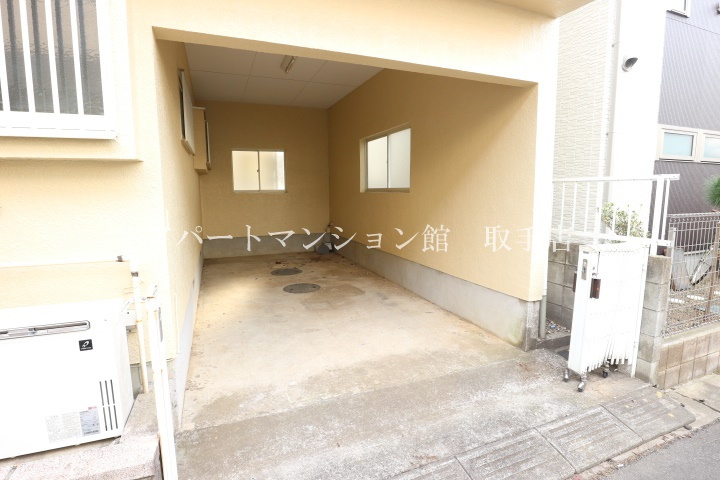 東6丁目戸建ての駐車場