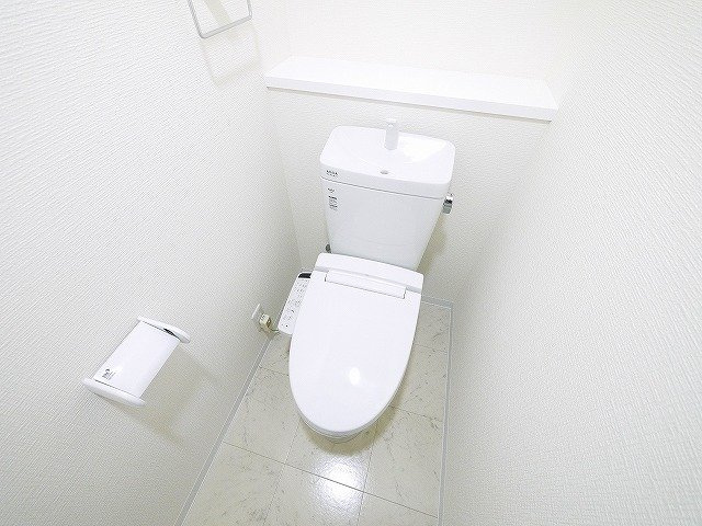 リバー・フォレストのトイレ|トイレもオールホワイトで清潔感があります