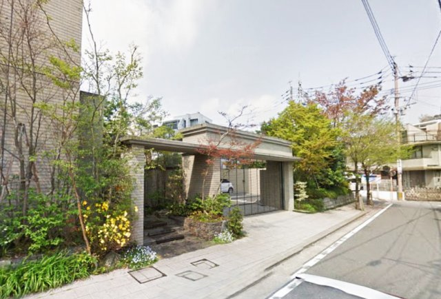 グランドメゾン桜坂ヒルズの駐車場