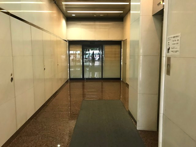 寺田ビルのエントランス