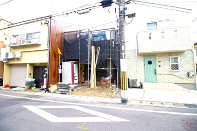 【外観】 | 山科区西野大鳥井町　新築戸建 | 小・中学校が近くて安心！保育園や幼稚園も近くて子育てしやすい環境。児童公園は50ｍ先にあるので特に小さいお子様がいらっしゃるご家庭は助かります。