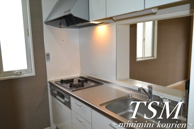 ブルーオニオンのキッチン|収納豊富なシステムキッチン