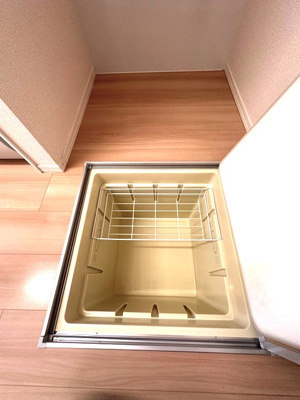 【収納】 | シャンペトル | キッチンにある床下収納です！食品・日用品の保存に便利ですよね☆調味料などの買い置きにもぴったり♪