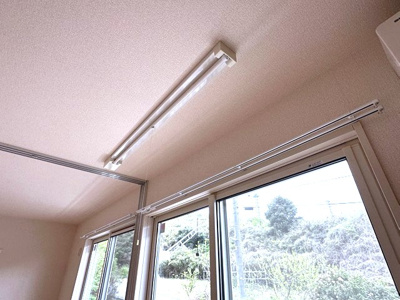 【設備】 | シャンペトル | リビングダイニングキッチンにある室内物干しです！雨の日やお出掛け時の室内干しにとても便利☆花粉や梅雨の時期に重宝しますね♪