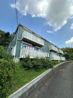 【外観】 | ペットOK♪ワンちゃん・ネコちゃんと一緒に暮らせる2階建てアパートです☆小田急線「新百合ヶ丘」駅・「柿生」駅にアクセス可能な最寄りバス停徒歩5分！