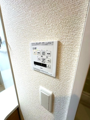 【設備】 | シャンペトル | バスルームの浴室暖房乾燥機で外に干せないお洗濯物もすっきり乾きます♪雨の日のお洗濯もバッチリ！