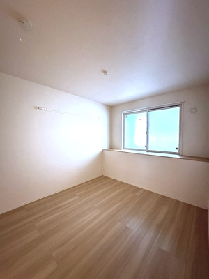【洋室】 | シャンペトル | 洋室6帖☆玄関側にあるお部屋です♪ベッドを置いて寝室にするのもオススメです☆
