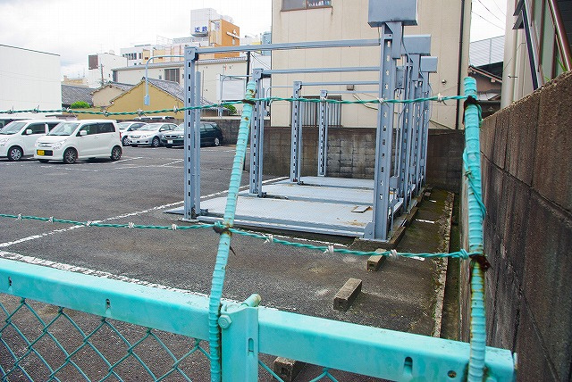 いづもやモータープールの外観