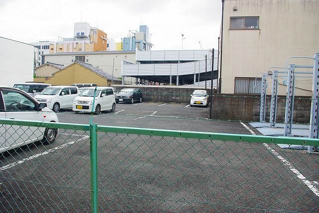 いづもやモータープールの外観