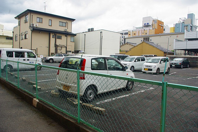 いづもやモータープールの外観