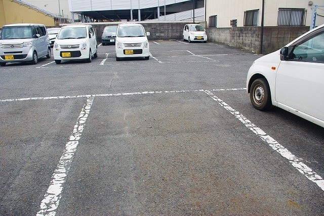 いづもやモータープールの外観