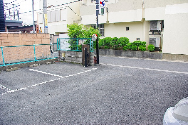 いづもやモータープールの外観
