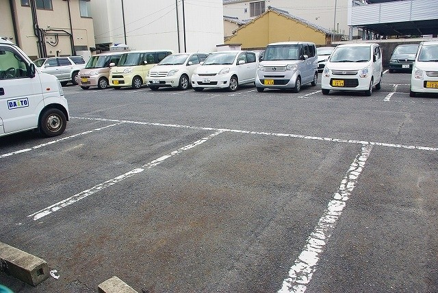 いづもやモータープールの外観