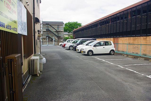 いづもやモータープールの外観