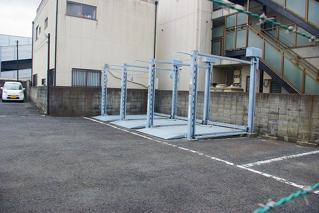 いづもやモータープールの外観