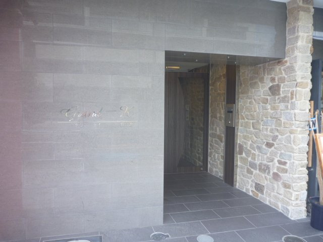 Ｇｒａｎｄ―Ｋ靭公園（グランドケーウツボコウエン）　BRAVI不動産のエントランス|建物の内部です