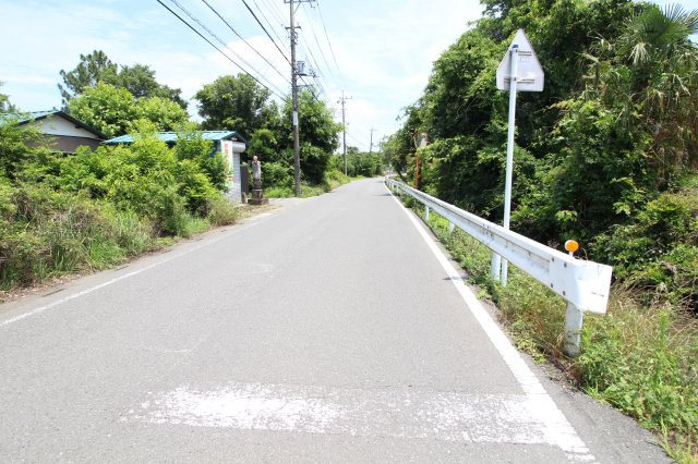 川島町中山　建築条件なし売地　敷地面積100坪　東武東上線『川越駅』バス33分　【中山小学区】の前面道路含む現地写真