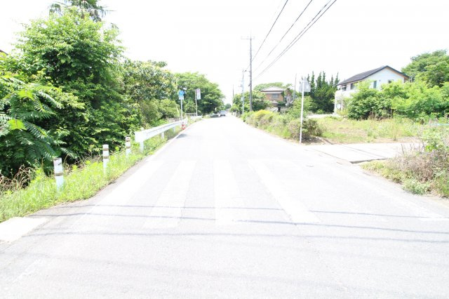 川島町中山　建築条件なし売地　敷地面積100坪　東武東上線『川越駅』バス33分　【中山小学区】の前面道路含む現地写真