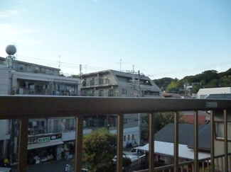 【展望】 | 洋室6.1帖の窓からの眺望です♪周りに視界を遮る建物がないので景色がよく見渡せそう◎