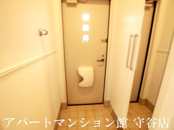ラ　テール　ミーの玄関