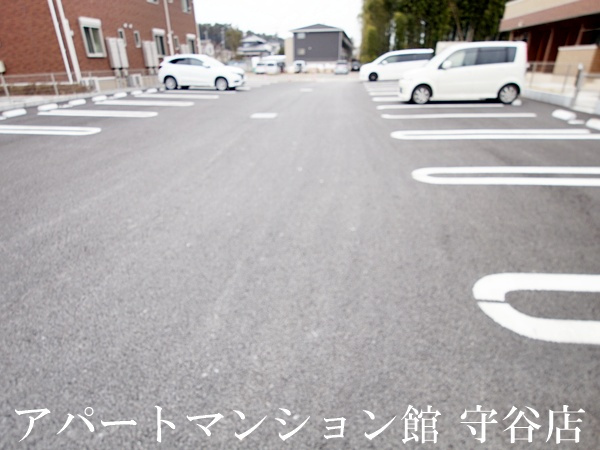 ラ　テール　ミーの駐車場