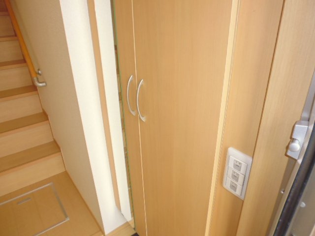 倉敷市東塚３丁目のアパートの玄関