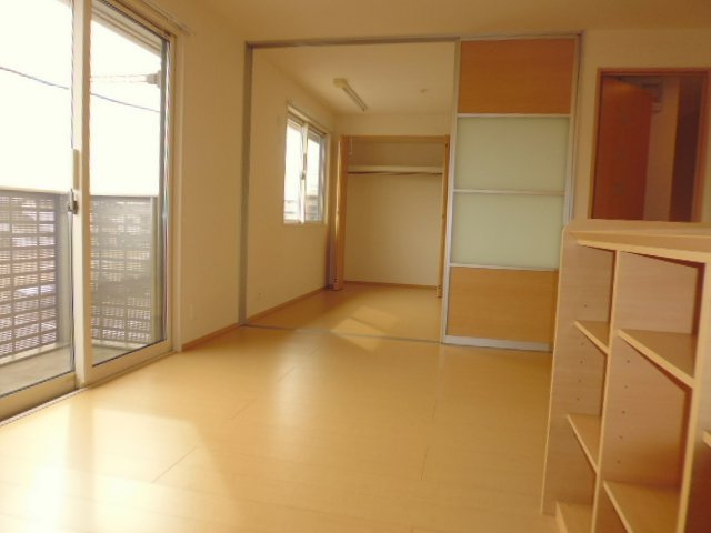 倉敷市東塚３丁目のアパートの居間・リビング