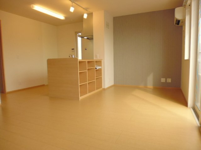 倉敷市東塚３丁目のアパートの居間・リビング