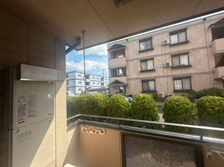 【展望】 | バルコニーからの眺望です♪目の前には植栽があって人目が気にならないのが嬉しいですよね☆