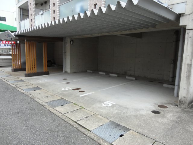 シーアーク神戸西の駐車場