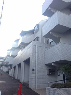 【外観】 | 横浜市営地下鉄グリーンライン「高田」駅徒歩5分と好立地。