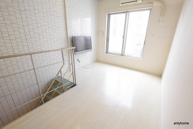 オアシス梅田　仲介手数料無料の居間・リビング