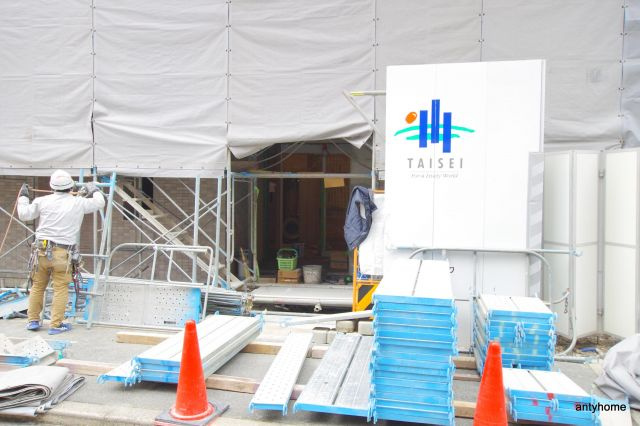 ローランズ（LOWLANDS）西天満のエントランス