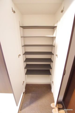 ローランズ（LOWLANDS）西天満の玄関