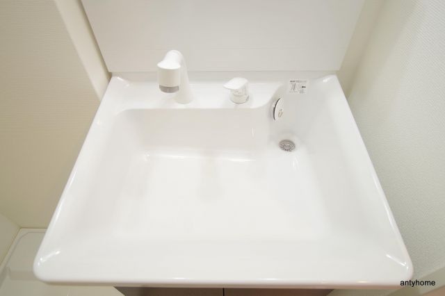 ローランズ（LOWLANDS）西天満の洗面所