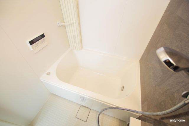 ローランズ（LOWLANDS）西天満の浴室