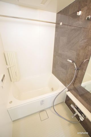 ローランズ（LOWLANDS）西天満の浴室