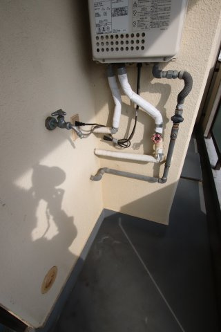 【設備】 | メゾン深井 | 室外洗濯機置場