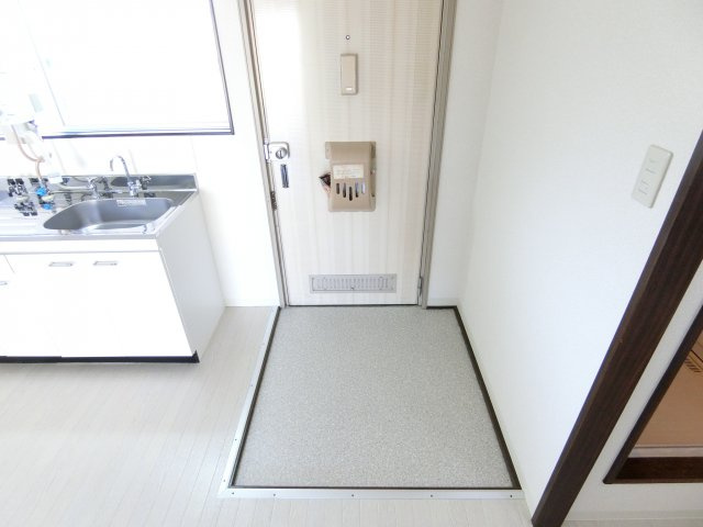 寿里マンションの玄関