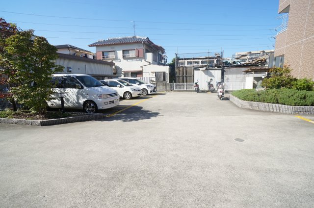 ガーデンハイツの駐車場