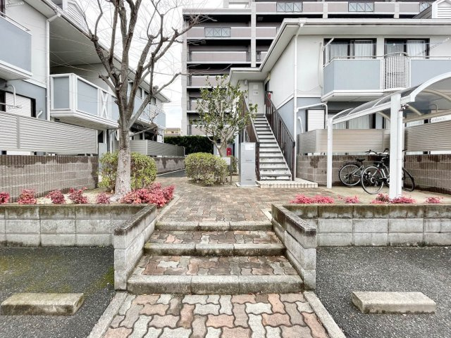 【エントランス】 | イージストパレス