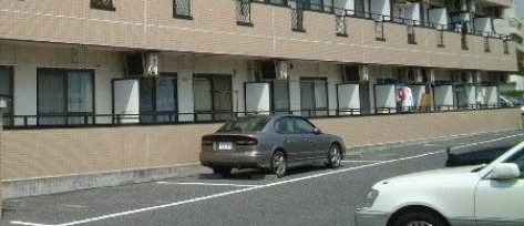 メゾンリッシュ葛西の駐車場