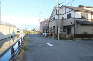 【前面道路含む現地写真】