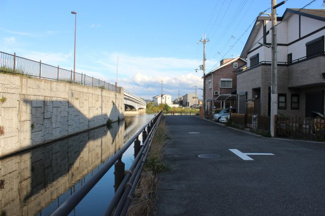 【前面道路含む現地写真】