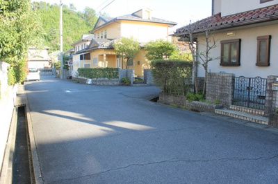 【前面道路含む現地写真】 | 大津市緑町27-16　中古戸建