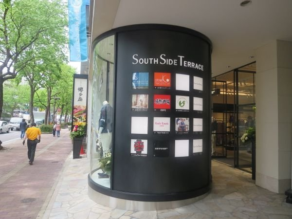 福岡市中央区大名１丁目の店舗一部のエントランス|サウスサイドテラス 1F-B1
国体道路沿いに集合看板が設置可能です。