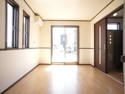 【居間・リビング】 | パルティールメゾンⅡ | お子様の様子を見ながらお料理できます♪